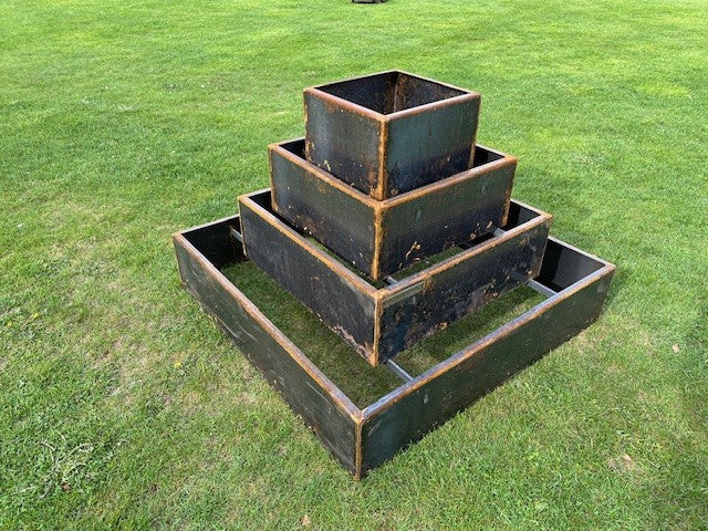 Højbeds pyramide i flere størrelser